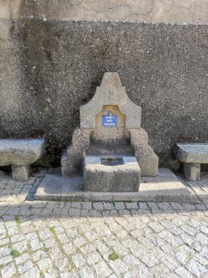 Fontan&aacute;rio no Largo da Igreja